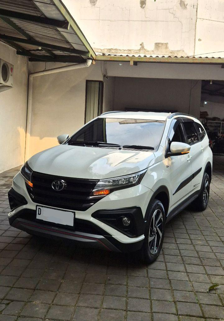 Toyota Rush 1.5 TRD Sportivo AT 2020 bekas warna hitam - CMBET